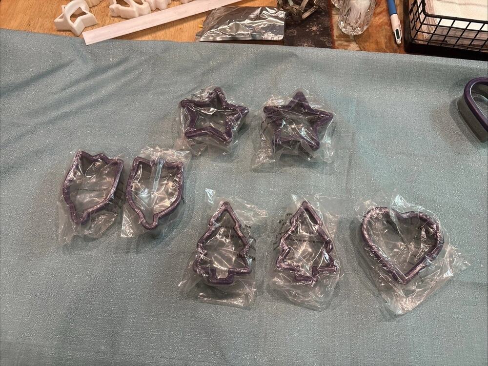 New 7 Assorted Cookie Cutter Comfort Grip Star Tree Heart Bell In Package